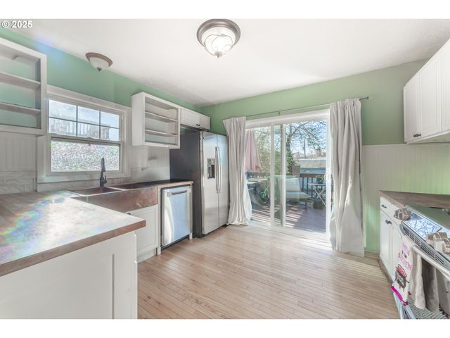 745 Ne 16TH St, Salem, OR 97301