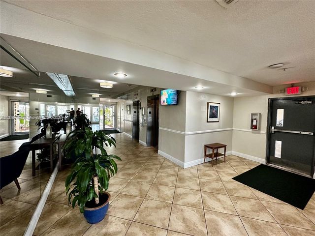2350 NE 135th St 403, North Miami, FL 33181