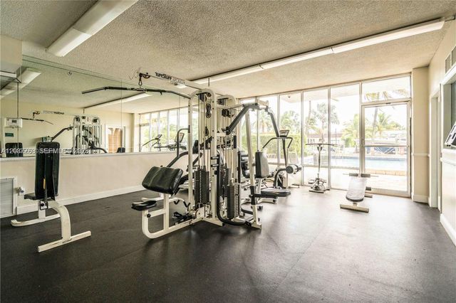 2350 NE 135th St 403, North Miami, FL 33181