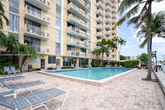 2350 NE 135th St 403, North Miami, FL 33181