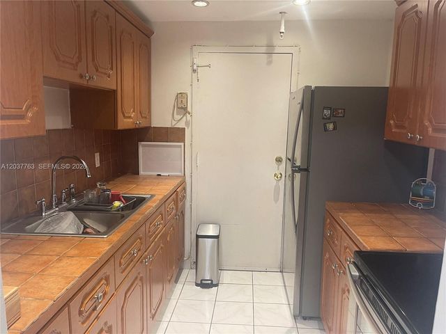 2350 NE 135th St 403, North Miami, FL 33181