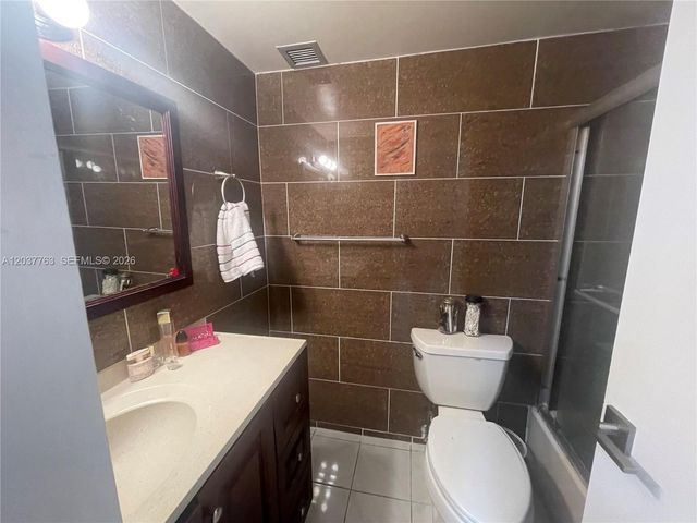 2350 NE 135th St 403, North Miami, FL 33181
