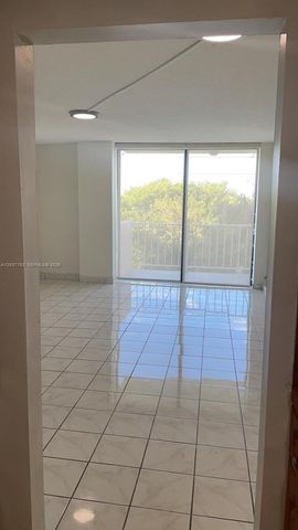2350 NE 135th St 403, North Miami, FL 33181