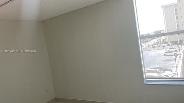 2350 NE 135th St 403, North Miami, FL 33181