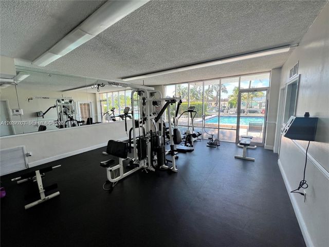 2350 NE 135th St 403, North Miami, FL 33181