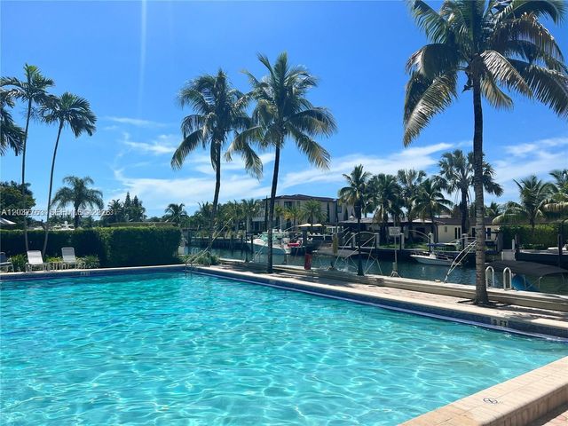 2350 NE 135th St 403, North Miami, FL 33181