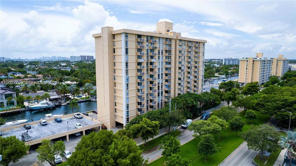 2350 NE 135th St 403, North Miami, FL 33181
