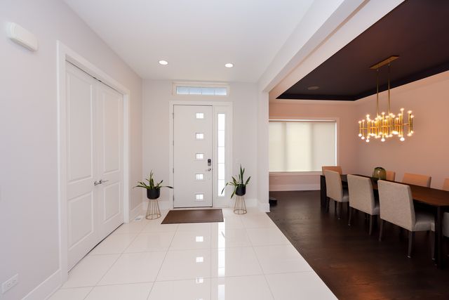 32 N Acacia Drive, Hawthorn Woods, IL 60047