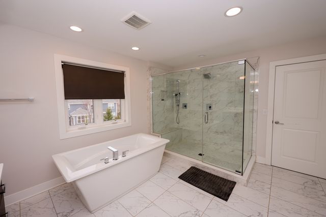 32 N Acacia Drive, Hawthorn Woods, IL 60047