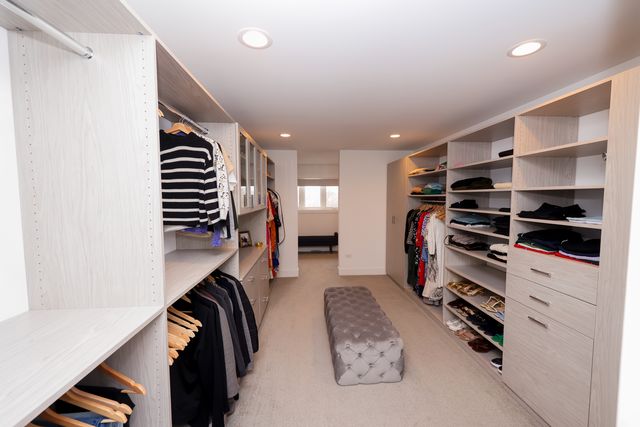 32 N Acacia Drive, Hawthorn Woods, IL 60047