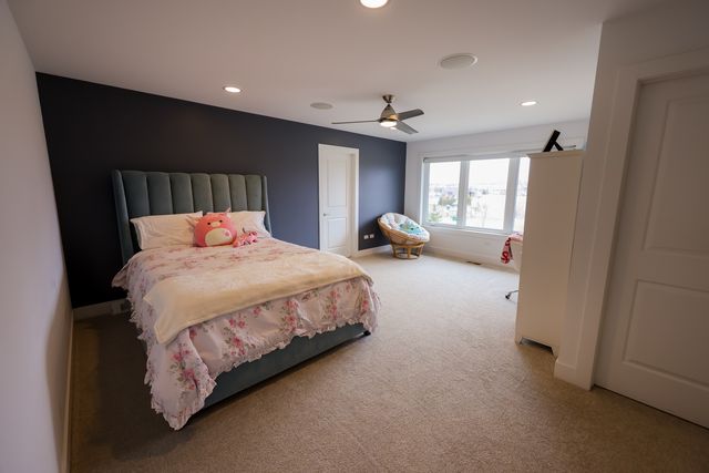 32 N Acacia Drive, Hawthorn Woods, IL 60047