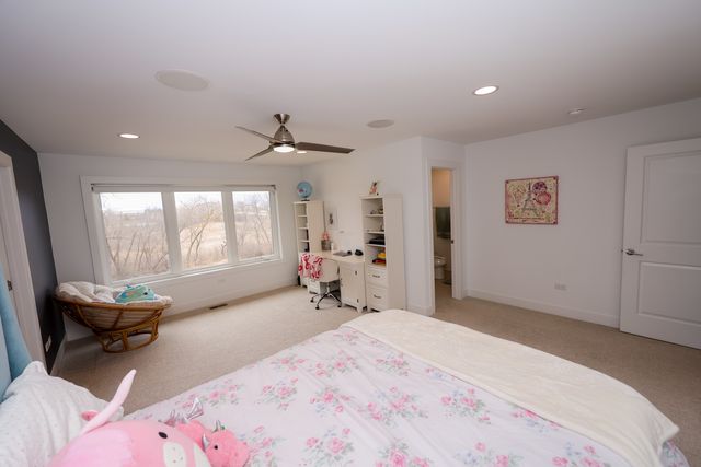 32 N Acacia Drive, Hawthorn Woods, IL 60047