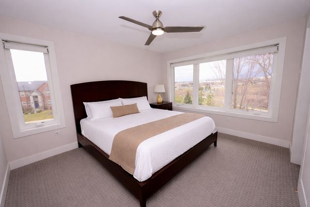 32 N Acacia Drive, Hawthorn Woods, IL 60047