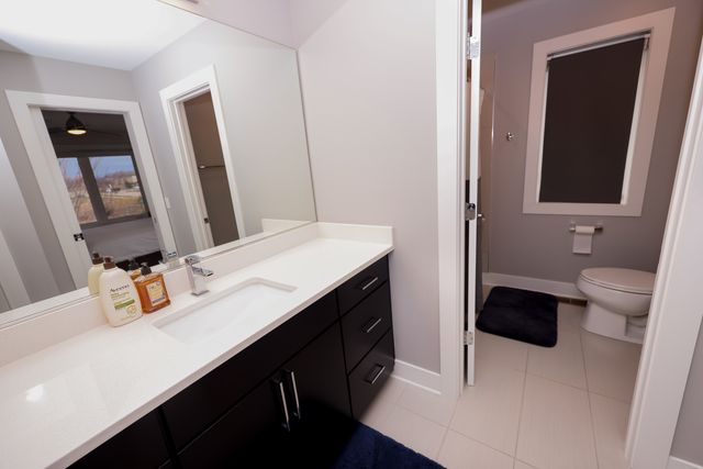 32 N Acacia Drive, Hawthorn Woods, IL 60047