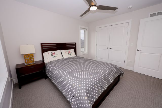 32 N Acacia Drive, Hawthorn Woods, IL 60047