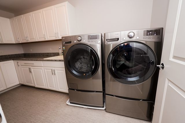 32 N Acacia Drive, Hawthorn Woods, IL 60047