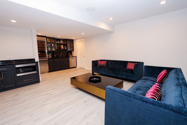 32 N Acacia Drive, Hawthorn Woods, IL 60047