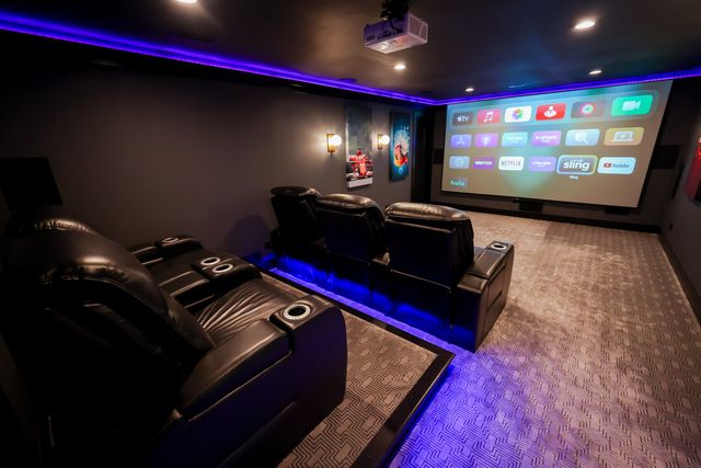 32 N Acacia Drive, Hawthorn Woods, IL 60047