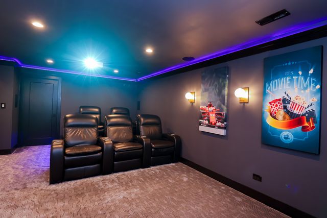 32 N Acacia Drive, Hawthorn Woods, IL 60047