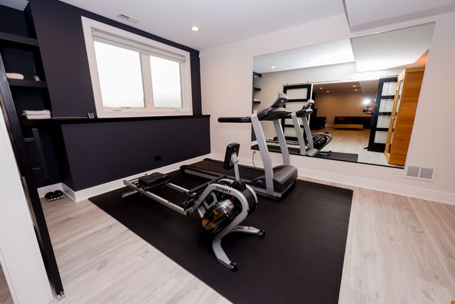 32 N Acacia Drive, Hawthorn Woods, IL 60047