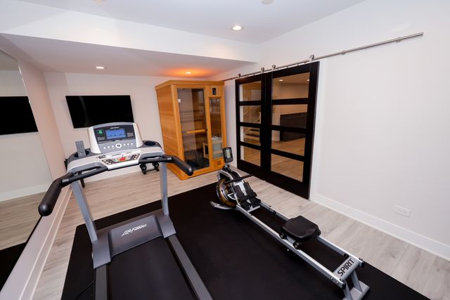 32 N Acacia Drive, Hawthorn Woods, IL 60047