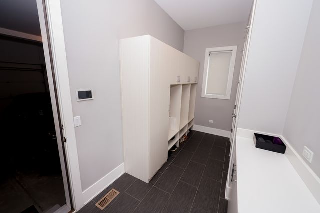 32 N Acacia Drive, Hawthorn Woods, IL 60047