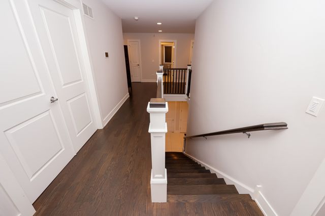 32 N Acacia Drive, Hawthorn Woods, IL 60047