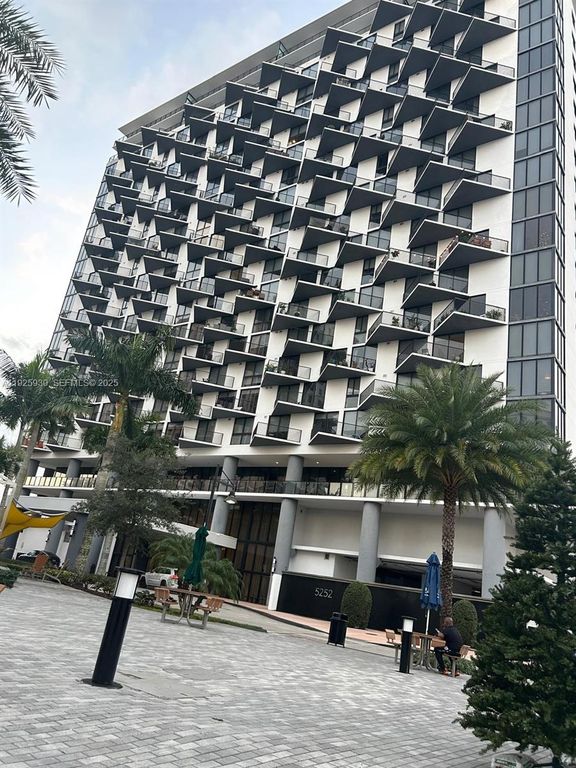 5252 NW 85th Ave 706, Doral, FL 33166