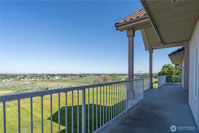 4560 Bluff Drive NE, Moses Lake, WA 98837