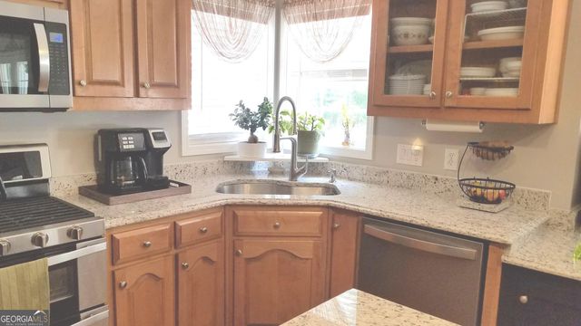 190 Baywatch Circle, Fayetteville, GA 30215