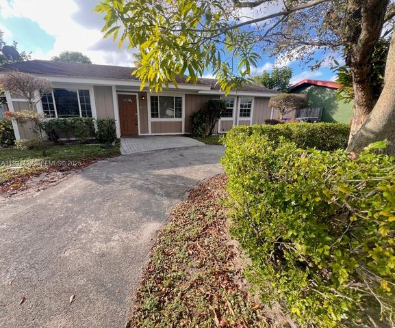 803 SW 79th Ave, North Lauderdale, FL 33068