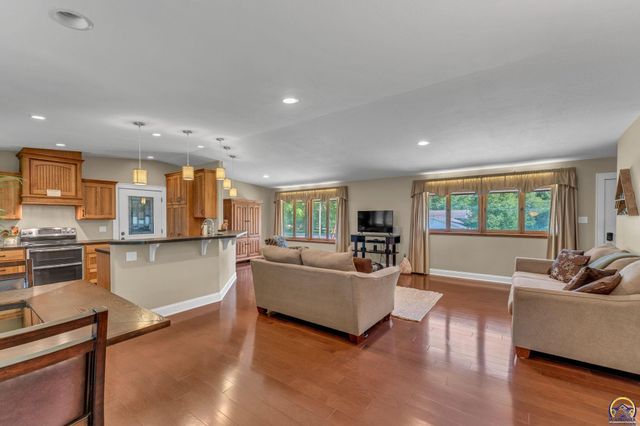 721 NW 62nd St, Topeka, KS 66617