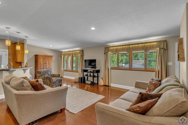 721 NW 62nd St, Topeka, KS 66617