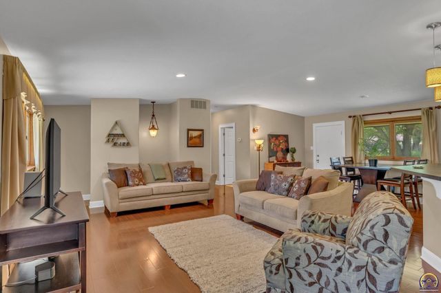 721 NW 62nd St, Topeka, KS 66617