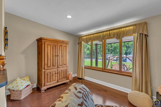 721 NW 62nd St, Topeka, KS 66617
