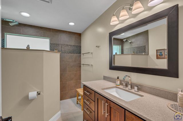 721 NW 62nd St, Topeka, KS 66617