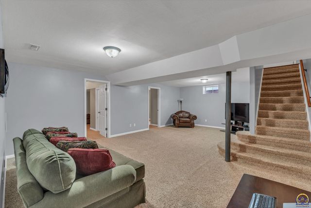 721 NW 62nd St, Topeka, KS 66617