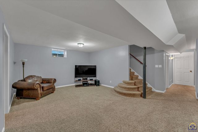 721 NW 62nd St, Topeka, KS 66617