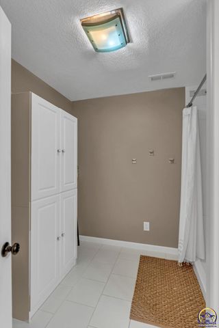 721 NW 62nd St, Topeka, KS 66617