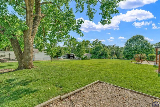 721 NW 62nd St, Topeka, KS 66617
