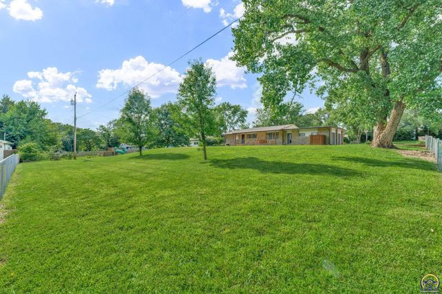 721 NW 62nd St, Topeka, KS 66617
