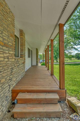 721 NW 62nd St, Topeka, KS 66617
