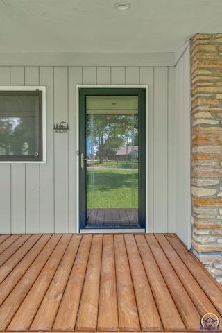 721 NW 62nd St, Topeka, KS 66617