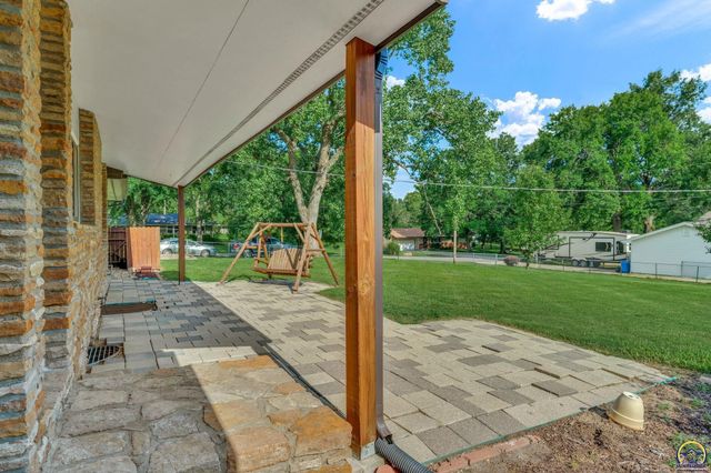 721 NW 62nd St, Topeka, KS 66617