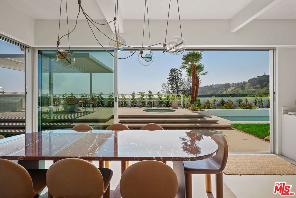 Image 14 of property listing at 1227 Tellem Drive, Pacific Palisades, CA 90272