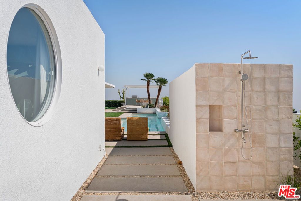 Image 19 of property listing at 1227 Tellem Drive, Pacific Palisades, CA 90272