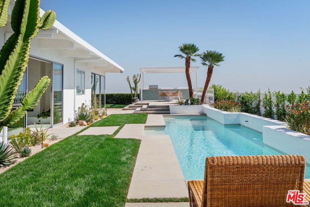 Image 23 of property listing at 1227 Tellem Drive, Pacific Palisades, CA 90272