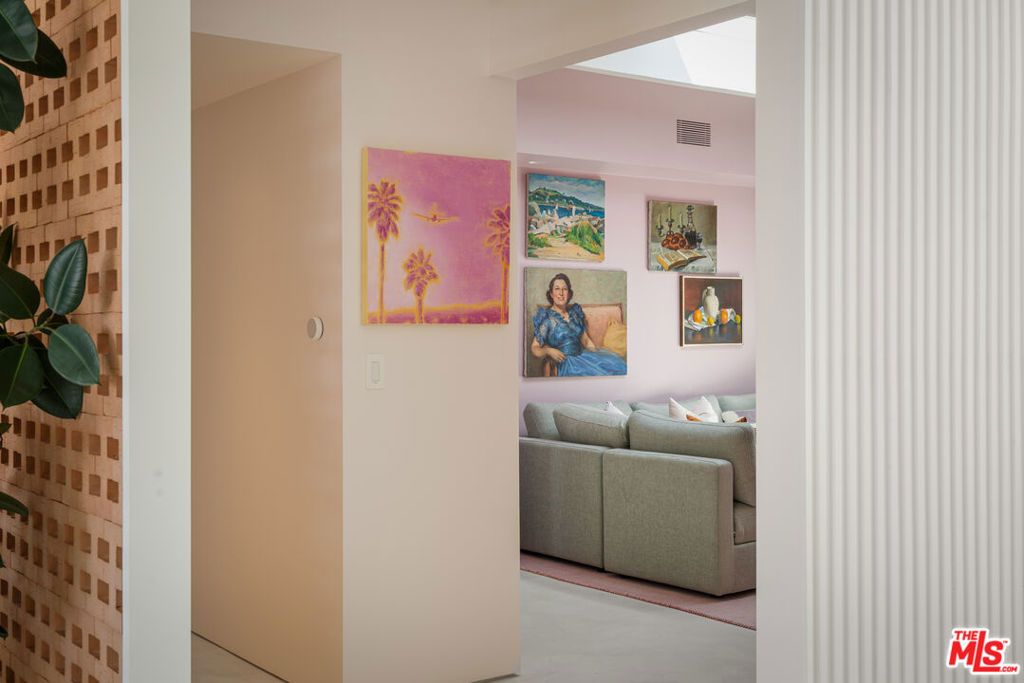 Image 24 of property listing at 1227 Tellem Drive, Pacific Palisades, CA 90272