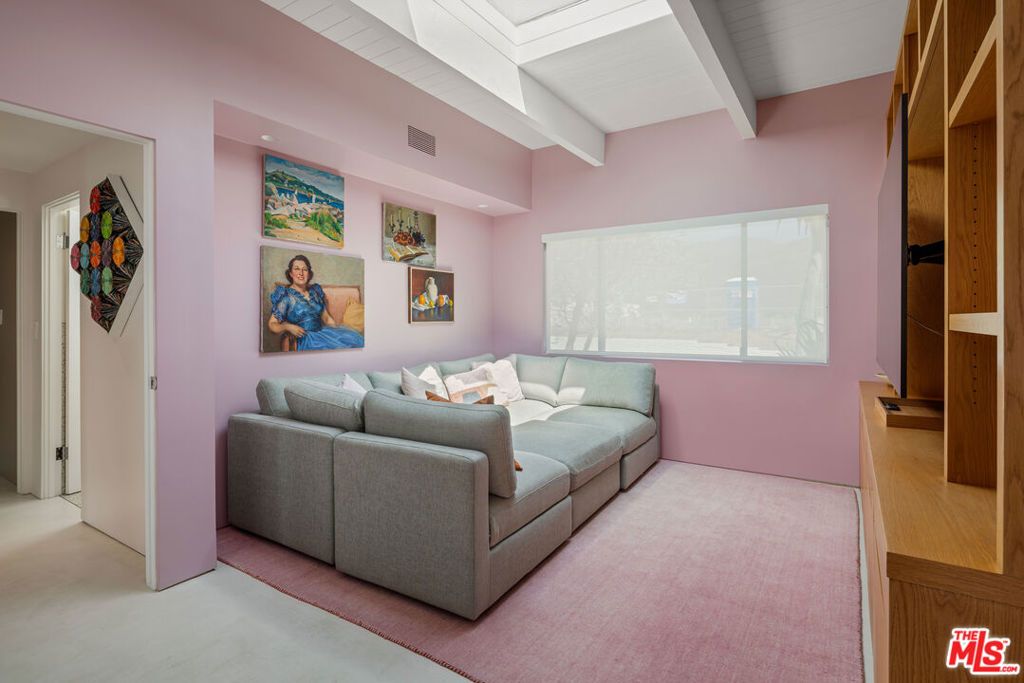 Image 25 of property listing at 1227 Tellem Drive, Pacific Palisades, CA 90272