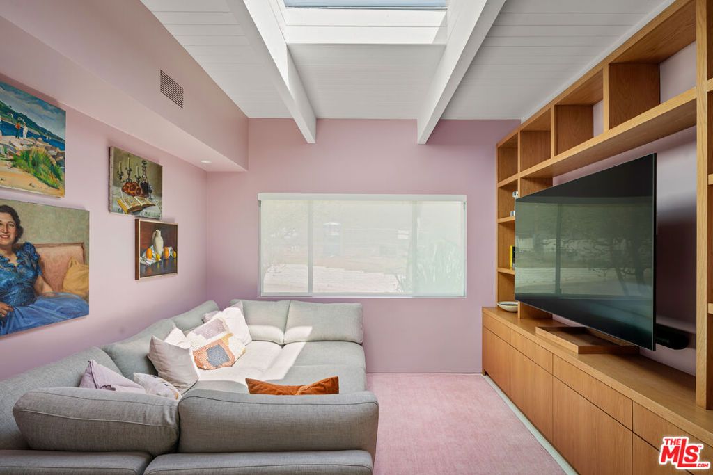 Image 26 of property listing at 1227 Tellem Drive, Pacific Palisades, CA 90272